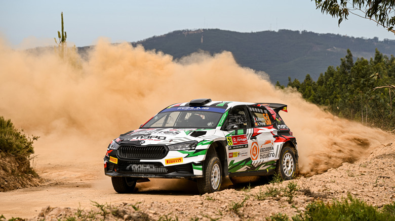 Alejandro Mauro aus Mexiko und Adrian Perez aus Spanien treten mit ihrem Skoda Fabia RS Rally2 beim Shakedown zur FIA-Rallye-Weltmeisterschaft Portugal am 9. Mai 2024 in Baltar, Portugal, an.