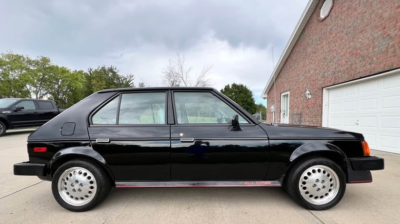 1986 Dodge Omni Shelby GLH-T, vollständiges Bild auf der Beifahrerseite