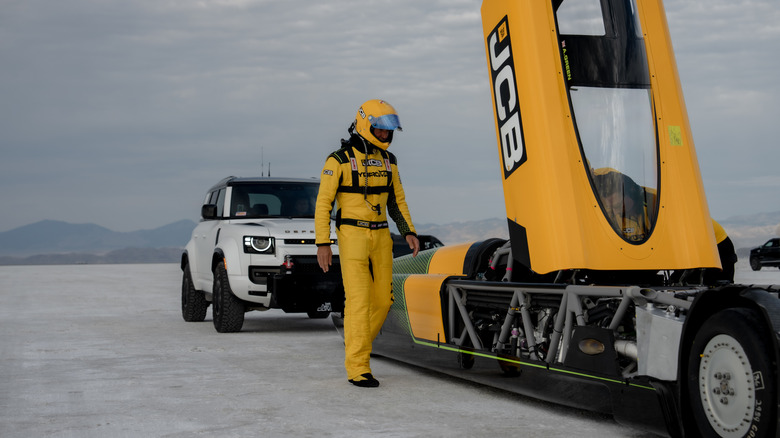 Andy Green nähert sich dem JCB Hydromax-Cockpit