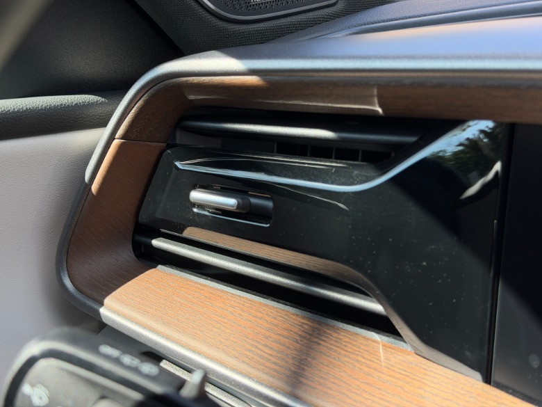 Detail der Lüftungsöffnung in einem Volkswagen Atlas 2027