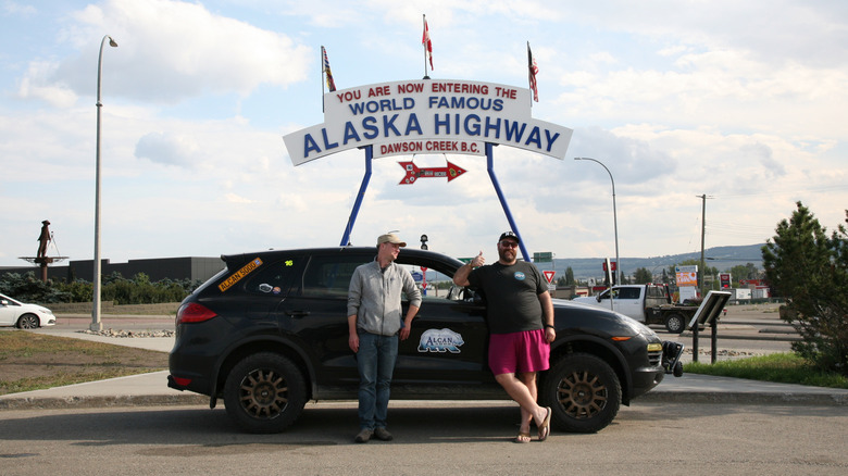Alex und ich mit dem Porsche Cayenne Diesel auf dem Alaska Highway