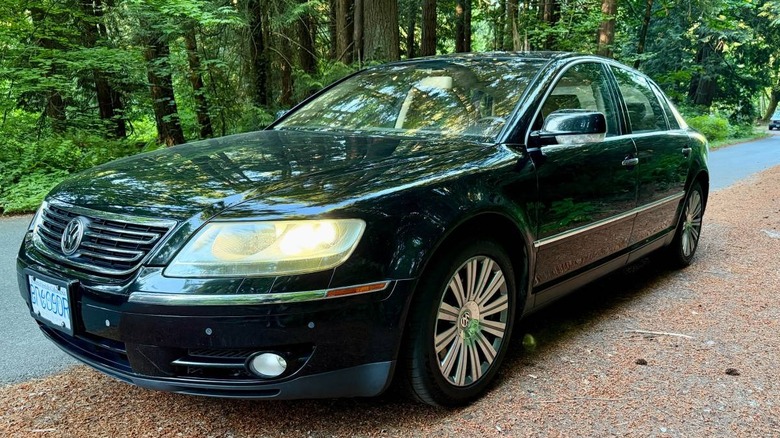 2005 Volkswagen Phaeton W12 2+2 Dreiviertelbild auf der Fahrerseite