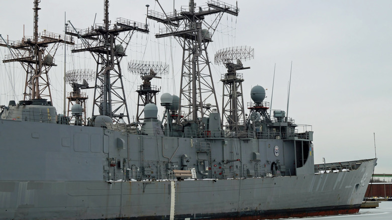 Die USS Klakring im Jahr 2014 während ihrer Außerdienststellung