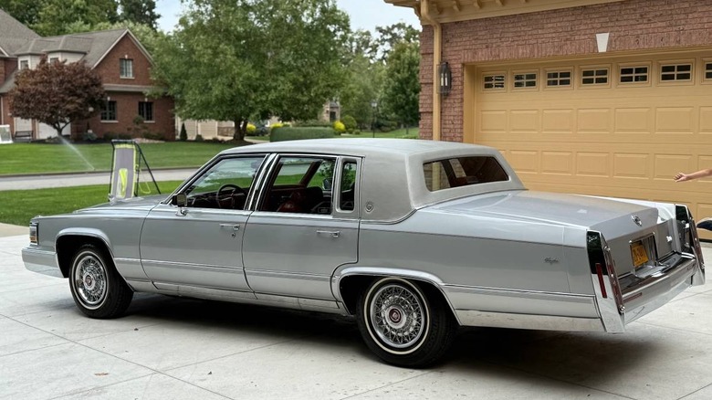1991 Cadillac Brougham Dreiviertelbild hinten