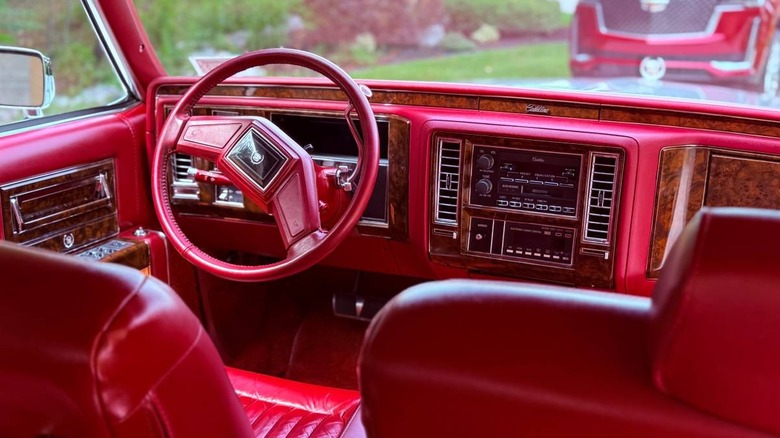 1991 Cadillac Brougham Bild von Armaturenbrett und Lenkrad