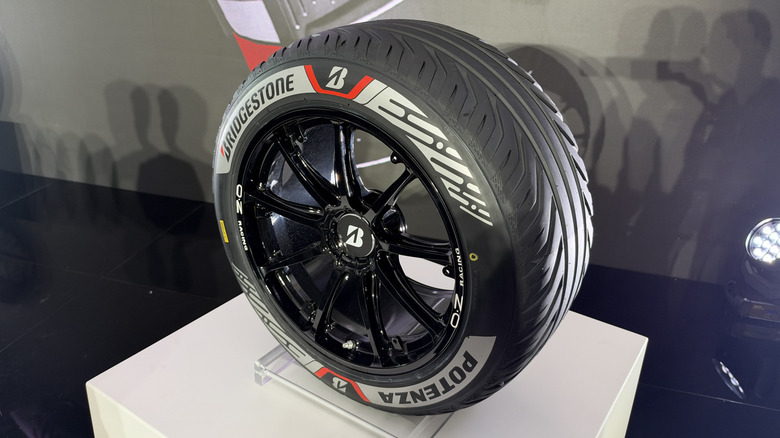 Bridgestones Formel-E-Gen4-Typhoon-Reifen