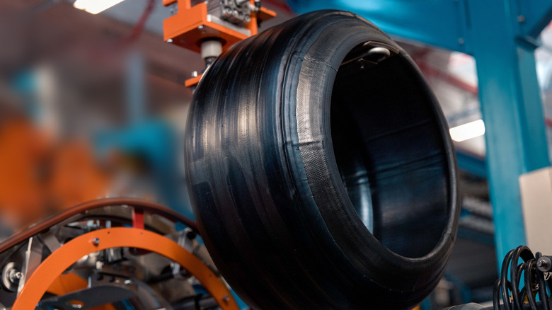 Bridgestone Formel-E-Reifen wird hergestellt