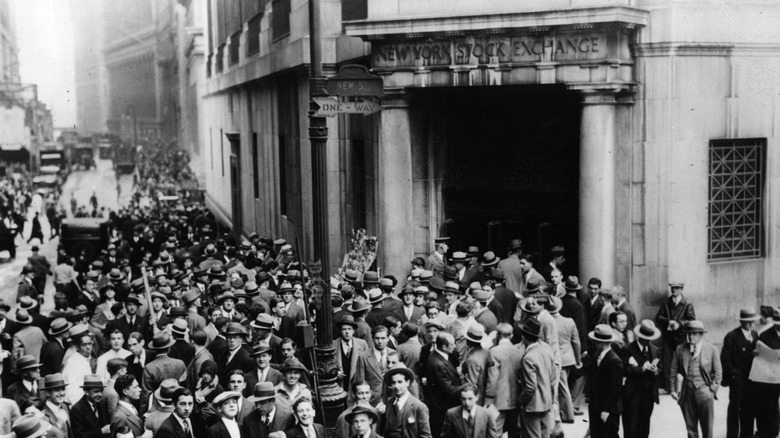 Die Menschenmassen an der Wall Street in New York nach dem Börsencrash.