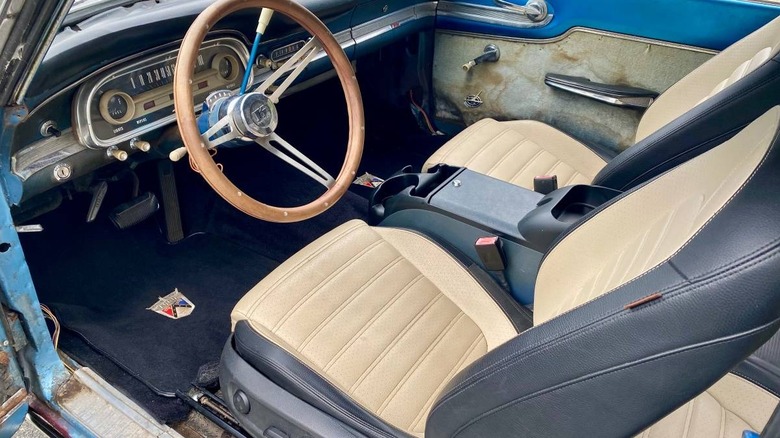 Innenraumbild des Ford Falcon Futura Cabriolet von 1964