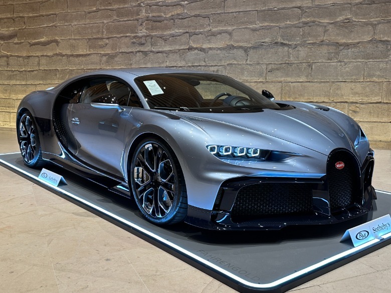 Vordere 3/4-Ansicht des Bugatti Chiron Profilée