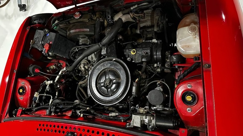 Bild des 1,0-Liter-Motors des Nissan Be-1 von 1987