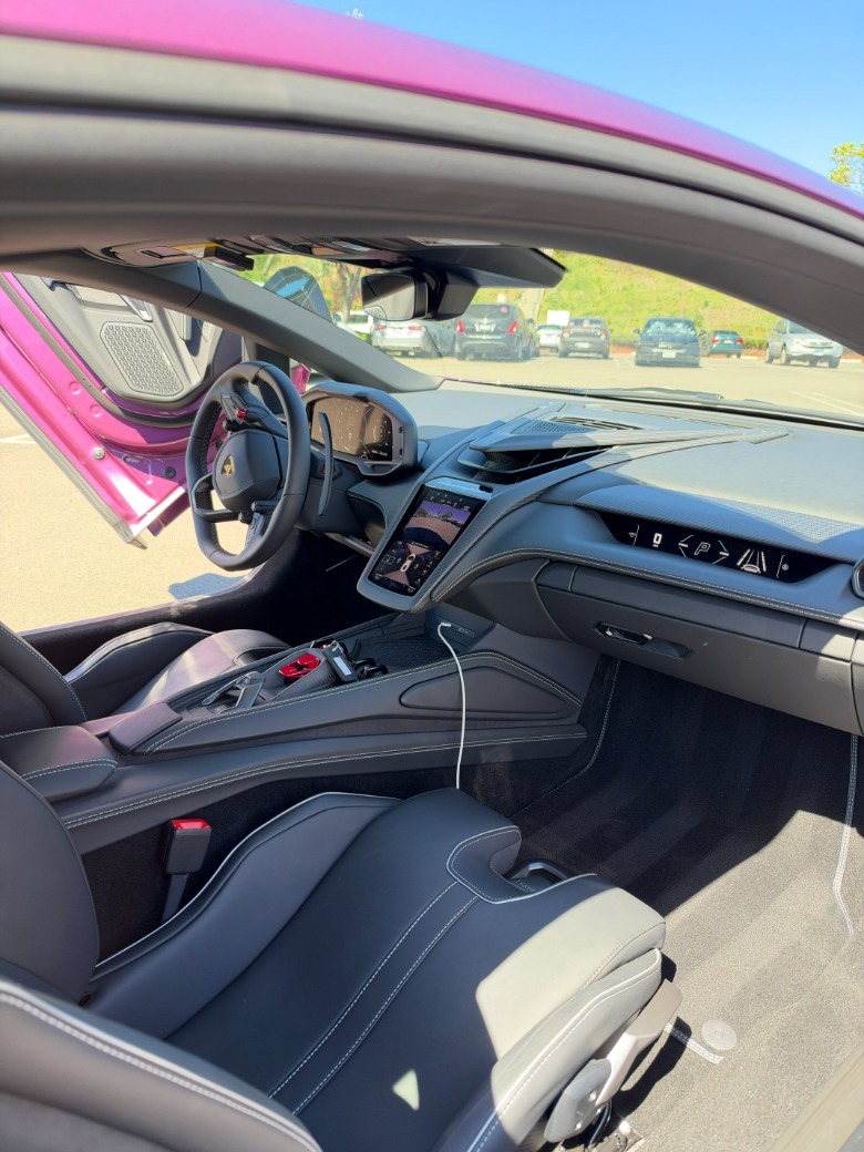 Innenraum eines Lamborghini Revuelto