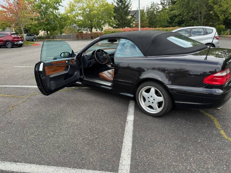 2001 Mercedes-Benz CLK 430 Cabriolet, Bild mit geöffneter Fahrertür