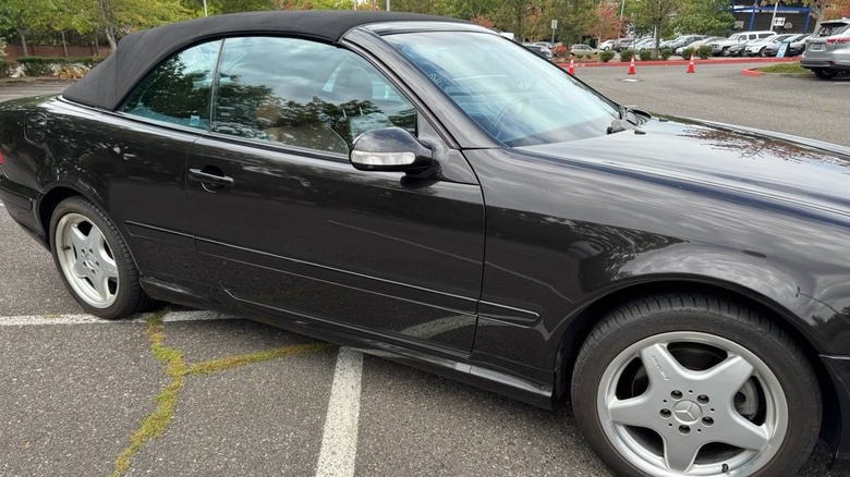 Bild auf der Beifahrerseite des Mercedes-Benz CLK 430 Cabrio aus dem Jahr 2001
