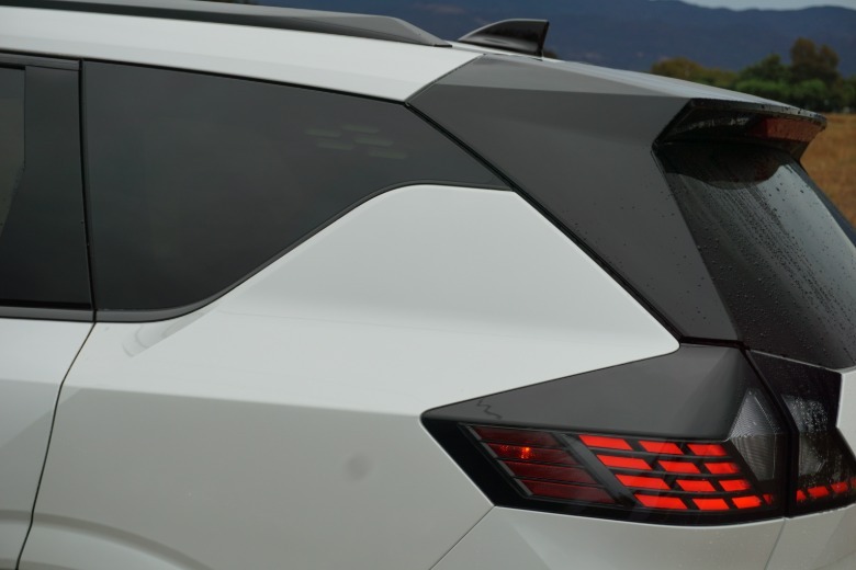 2027 Nissan Rogue Hybrid hintere Seitenverkleidung